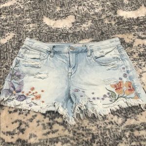 Light jean embroidered shorts